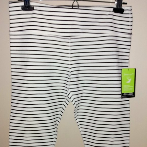 Glyder Mantra Crop White & Black Stripe (Lululemon Quiet Stripe dupe) - Picture 6 of 13